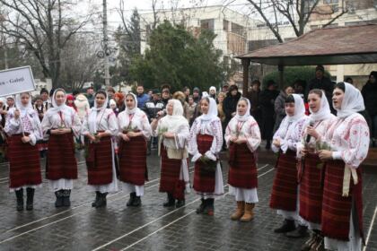 Festivalul de datini şi obiceiuri „Tudor Pamfile” la Catedrala Arhiepiscopală din Galaţi – fotografia 32