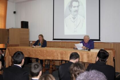 Poetul Mihai Eminescu omagiat de tinerii elevi seminarişti – fotografia 2