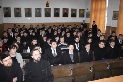 Poetul Mihai Eminescu omagiat de tinerii elevi seminarişti – fotografia 3