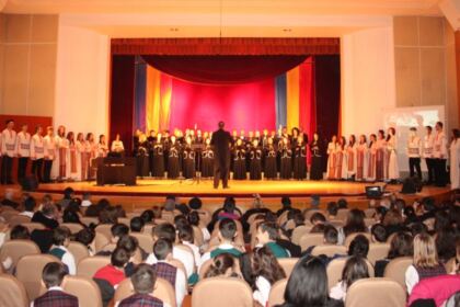 Poetul Mihai Eminescu omagiat de tinerii elevi seminarişti – fotografia 10