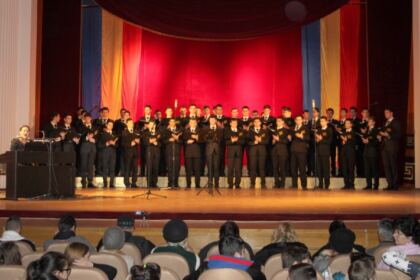 Poetul Mihai Eminescu omagiat de tinerii elevi seminarişti – fotografia 17