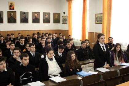 Simpozion interliceal la Seminarul „Sf. Ap. Andrei“ din Galaţi – fotografia 10