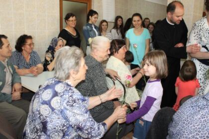 Program social-filantropic la Centrul Social „Speranţe pentru vârsta a III-a“ din Galaţi – fotografia 7