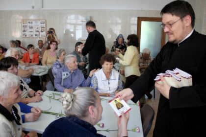 Program social-filantropic la Centrul Social „Speranţe pentru vârsta a III-a“ din Galaţi – fotografia 18