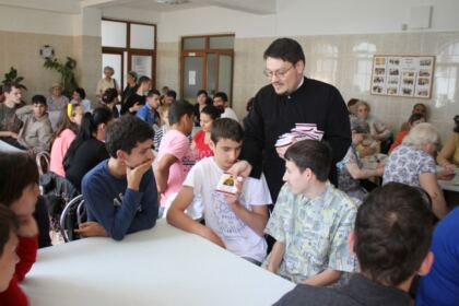 Program social-filantropic la Centrul Social „Speranţe pentru vârsta a III-a“ din Galaţi – fotografia 19