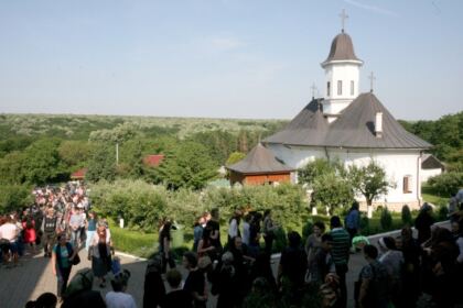 Sărbătoarea Preasfintei Treimi la Altarul din codrii Buciumenilor – fotografia 3