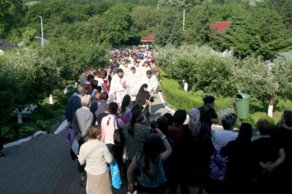 Sărbătoarea Preasfintei Treimi la Altarul din codrii Buciumenilor – fotografia 4