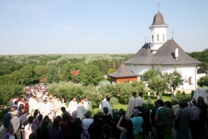 Sărbătoarea Preasfintei Treimi la Altarul din codrii Buciumenilor – fotografia 5