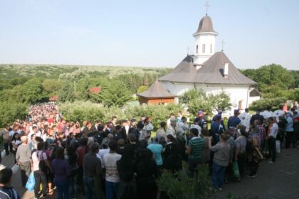 Sărbătoarea Preasfintei Treimi la Altarul din codrii Buciumenilor – fotografia 8