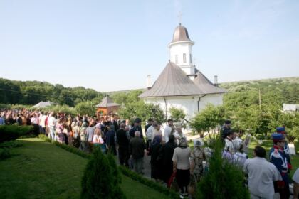 Sărbătoarea Preasfintei Treimi la Altarul din codrii Buciumenilor – fotografia 9