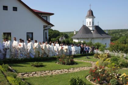 Sărbătoarea Preasfintei Treimi la Altarul din codrii Buciumenilor – fotografia 13