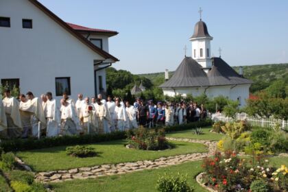 Sărbătoarea Preasfintei Treimi la Altarul din codrii Buciumenilor – fotografia 14