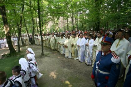 Sărbătoarea Preasfintei Treimi la Altarul din codrii Buciumenilor – fotografia 26