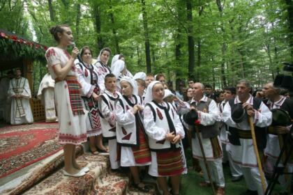 Sărbătoarea Preasfintei Treimi la Altarul din codrii Buciumenilor – fotografia 41