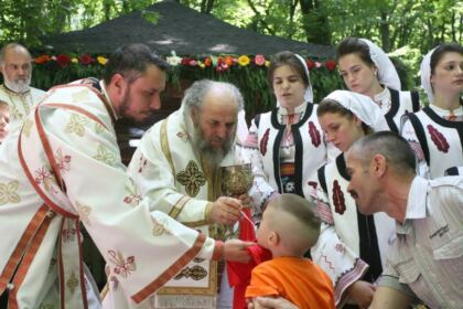 Sărbătoarea Preasfintei Treimi la Altarul din codrii Buciumenilor – fotografia 48