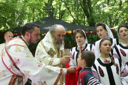 Sărbătoarea Preasfintei Treimi la Altarul din codrii Buciumenilor – fotografia 49