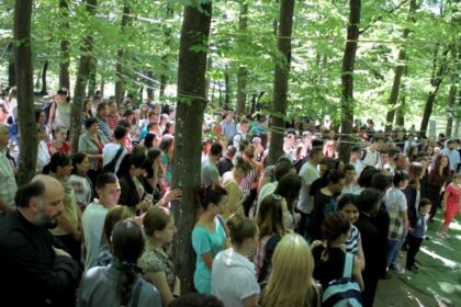 Sărbătoarea Preasfintei Treimi la Altarul din codrii Buciumenilor – fotografia 61