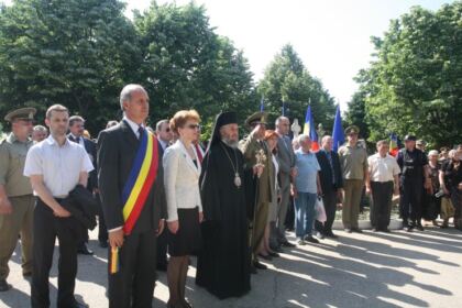 Praznicul Înălţării Domnului şi Ziua Eroilor sărbătorite la Galaţi şi Brăila – fotografia 25
