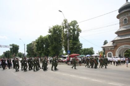 Praznicul Înălţării Domnului şi Ziua Eroilor sărbătorite la Galaţi şi Brăila – fotografia 13
