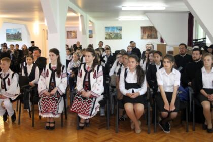 Premierea câştigătorilor etapei eparhiale a Concursului naţional „Sfânta Euharistie – Lumina vieţii creştine” – fotografia 8