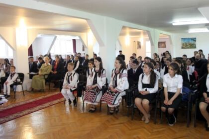 Premierea câştigătorilor etapei eparhiale a Concursului naţional „Sfânta Euharistie – Lumina vieţii creştine” – fotografia 9