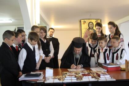 Premierea câştigătorilor etapei eparhiale a Concursului naţional „Sfânta Euharistie – Lumina vieţii creştine” – fotografia 18