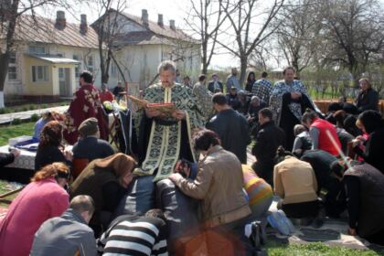 Rugăciune şi filantropie în parohia Pechea – fotografia 2