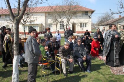 Rugăciune şi filantropie în parohia Pechea – fotografia 4