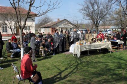 Rugăciune şi filantropie în parohia Pechea – fotografia 5