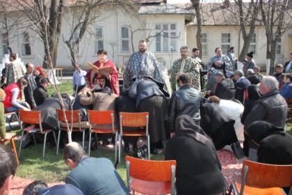 Rugăciune şi filantropie în parohia Pechea – fotografia 7