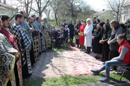 Rugăciune şi filantropie în parohia Pechea – fotografia 12
