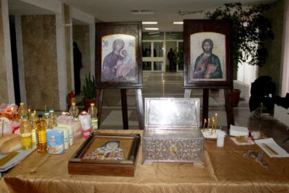 Slujire liturgică şi social filantropică în Spitalul Clinic de Urgenţe „Sf. Ap. Andrei“ din Galaţi – fotografia 2