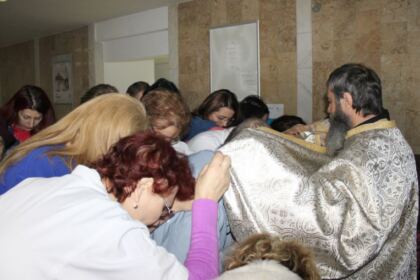Slujire liturgică şi social filantropică în Spitalul Clinic de Urgenţe „Sf. Ap. Andrei“ din Galaţi – fotografia 5