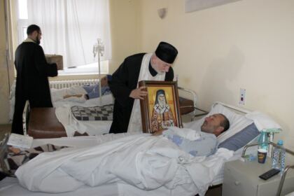 Slujire liturgică şi social filantropică în Spitalul Clinic de Urgenţe „Sf. Ap. Andrei“ din Galaţi – fotografia 16