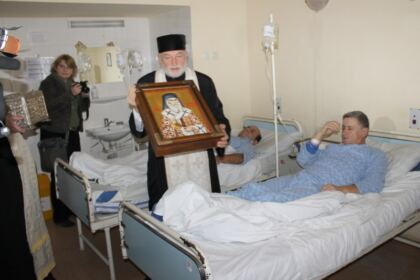 Slujire liturgică şi social filantropică în Spitalul Clinic de Urgenţe „Sf. Ap. Andrei“ din Galaţi – fotografia 17