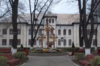 Simpozion ştiinţific interseminarial la Galaţi – fotografia 1