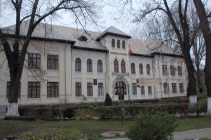 Simpozion ştiinţific interseminarial la Galaţi – fotografia 3