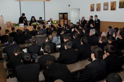 Simpozion ştiinţific interseminarial la Galaţi – fotografia 9