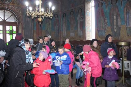 Programul social-filantropic „Ne înnoim de Sfintele Paşti“ în Arhiepiscopia Dunării de Jos – fotografia 13