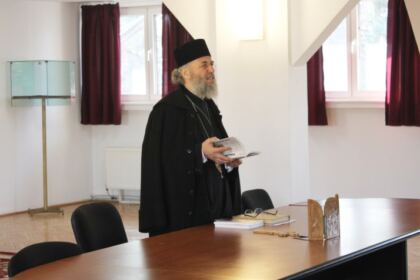 Curs de spiritualitate ortodoxă şi concert de colinde la Centrul Eparhial – fotografia 6