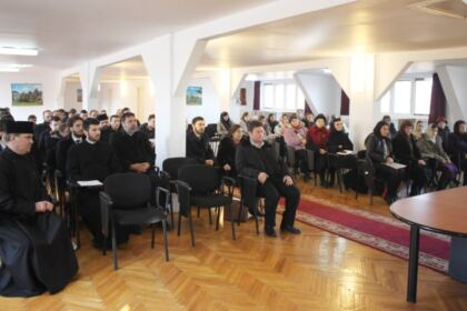 Curs de spiritualitate ortodoxă şi concert de colinde la Centrul Eparhial – fotografia 7