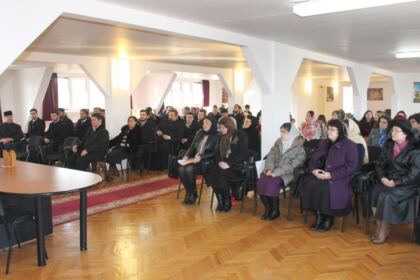 Curs de spiritualitate ortodoxă şi concert de colinde la Centrul Eparhial – fotografia 8