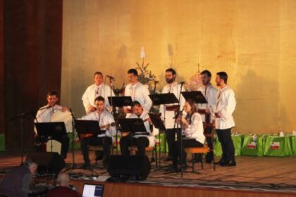 Concertul caritabil „Dăruind, simţim împreună!“ – fotografia 19