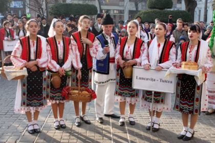 Festivalul de datini şi obiceiuri „Tudor Pamfile“ la Catedrala Arhiepiscopală din Galaţi – fotografia 72