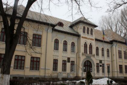 Poetul Mihai Eminescu omagiat de elevii Seminarului Teologic „Sfântul Apostol Andrei“ din Galaţi – fotografia 1