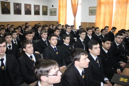 Poetul Mihai Eminescu omagiat de elevii Seminarului Teologic „Sfântul Apostol Andrei“ din Galaţi – fotografia 2