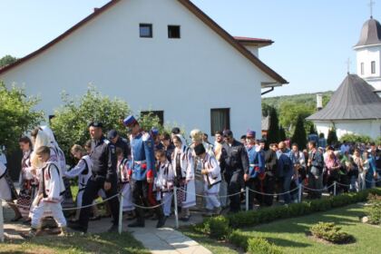 Sărbătoarea Preasfintei Treimi în pădurea Buciumenilor – fotografia 13