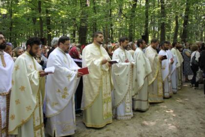 Sărbătoarea Preasfintei Treimi în pădurea Buciumenilor – fotografia 26