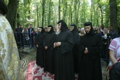 Sărbătoarea Preasfintei Treimi în pădurea Buciumenilor – fotografia 30