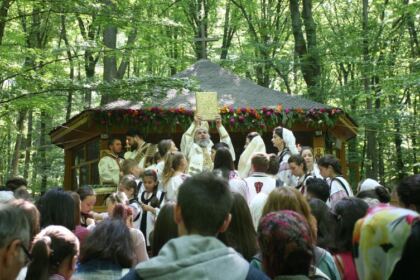 Sărbătoarea Preasfintei Treimi în pădurea Buciumenilor – fotografia 35